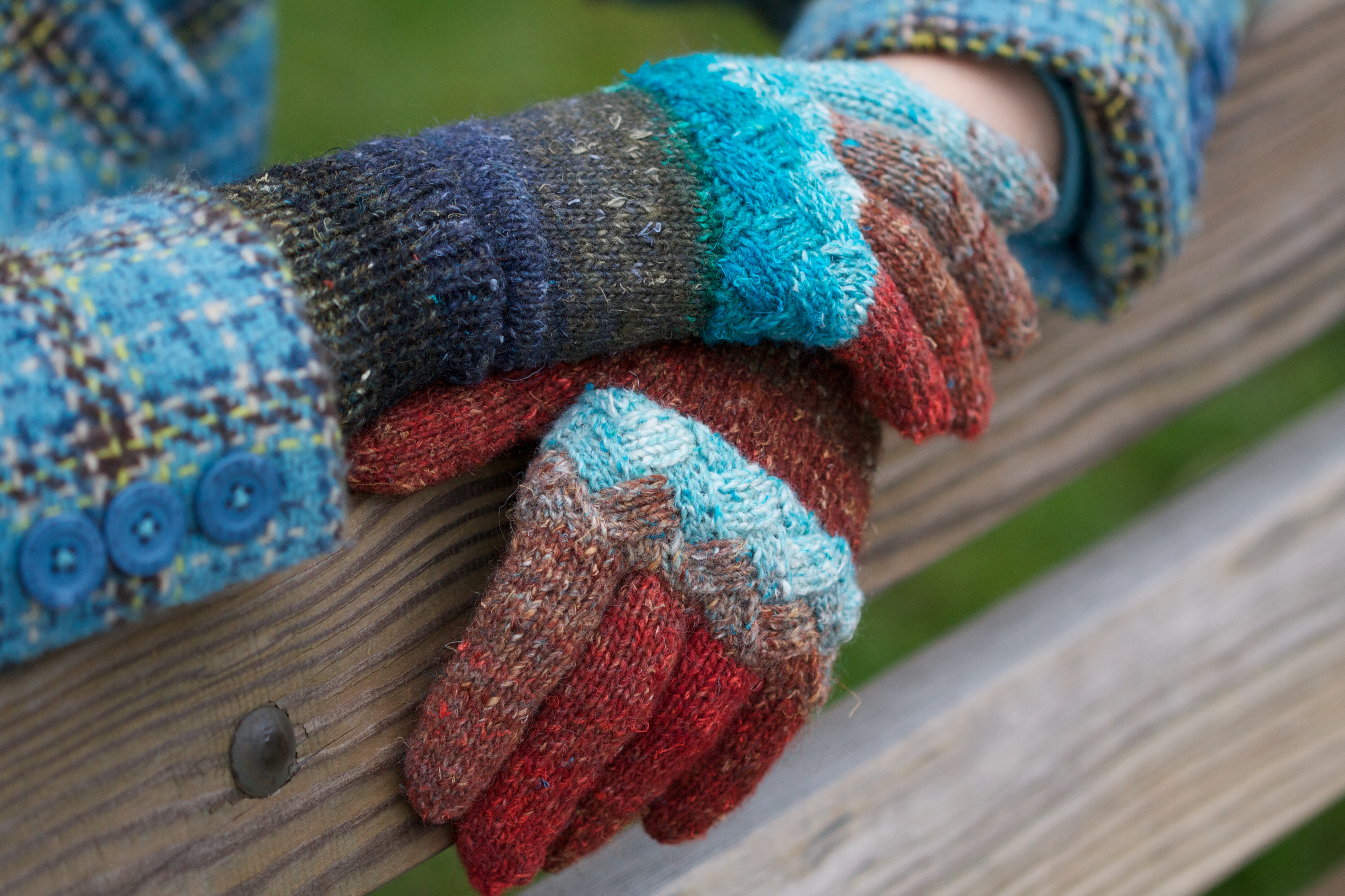Holli Yeoh | Woven Knuckles gloves