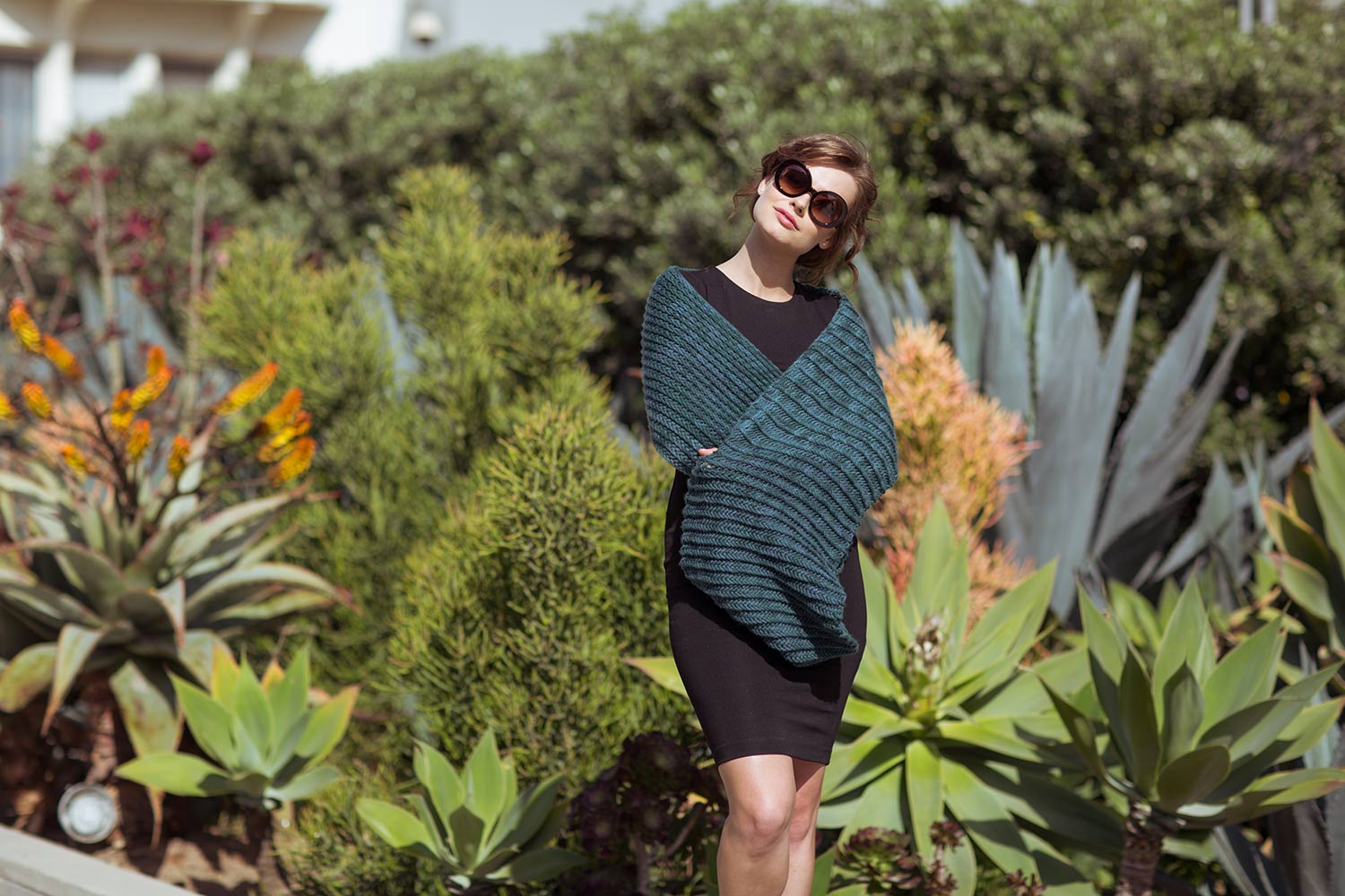 Large cowl draped over the shoulders and worn like a shawl.