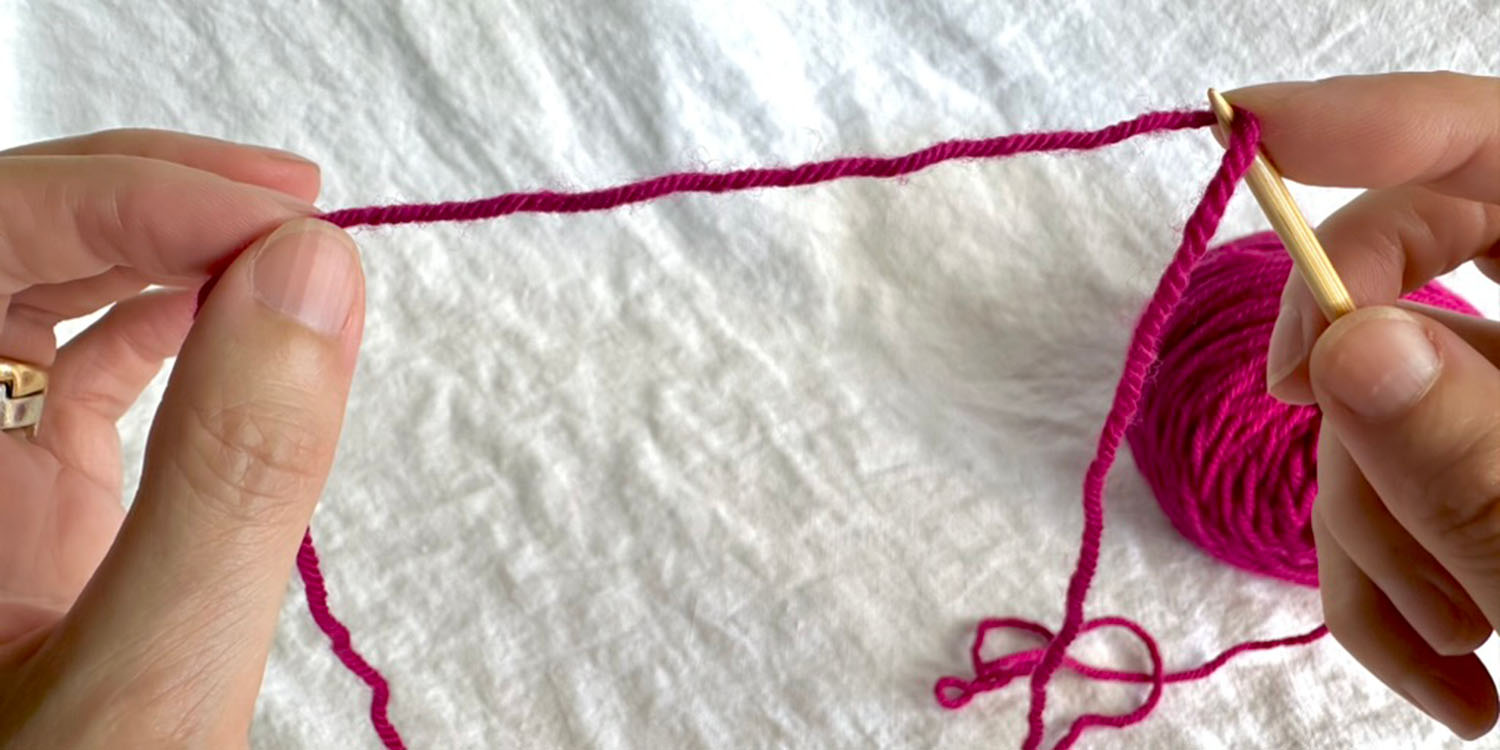 Unraveled length of yarn representing the tail length required for ten cast-on stitches.